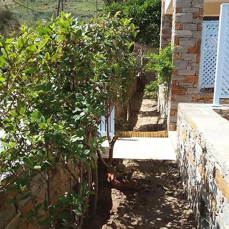 Kourosapartments Guest house *